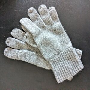 Cashmere Gray Knit Gloves